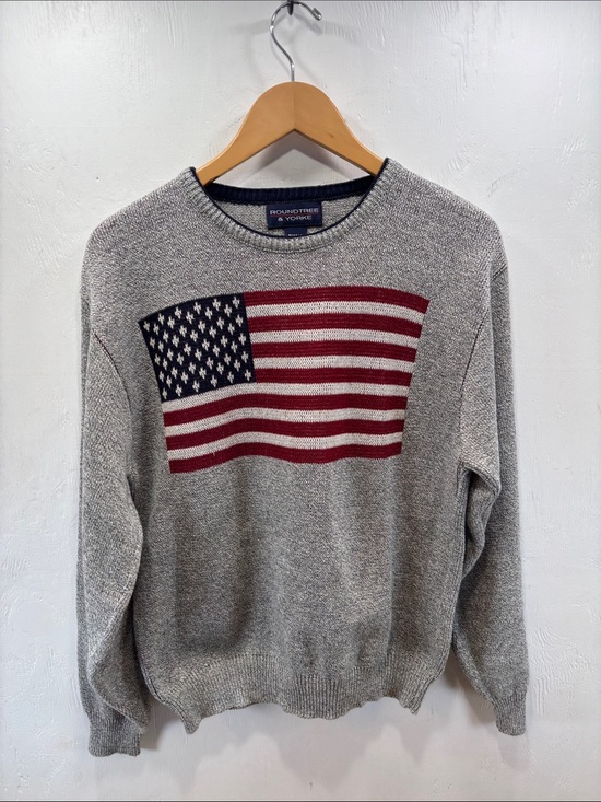 Roundtree & Yorke Sweaters - Roundtree & Yorke Vintage Preppy Gray Crewneck Sweater American Flag Knit